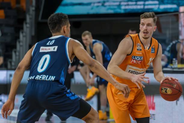 他在试图封 他在试图封