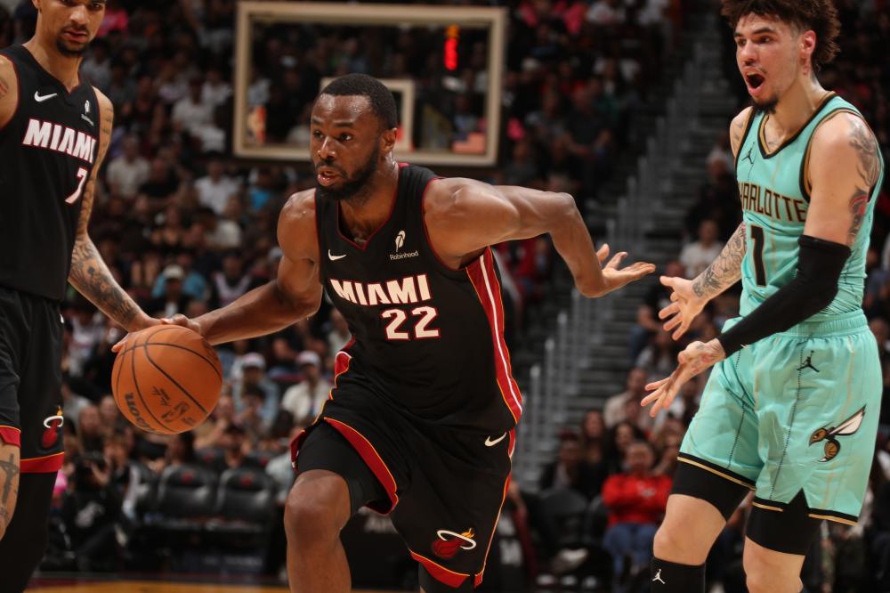 或在底角与 或在底角与